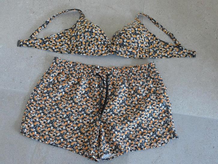 Biniki en short toekanmotief 46, Kleding | Dames, Badmode en Zwemkleding, Zo goed als nieuw, Bikini, Overige kleuren, Ophalen of Verzenden