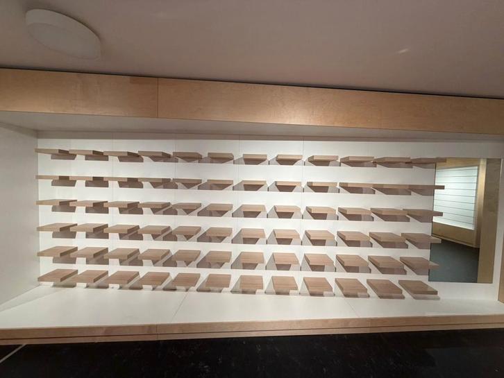 Winkelinrichting/ Display voor Helmen/ schoenen,...., Zakelijke goederen, Kantoor en Winkelinrichting | Magazijn, Stelling en Opslag