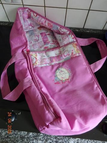 leuk draagmandje voor je poppemie beschikbaar voor biedingen
