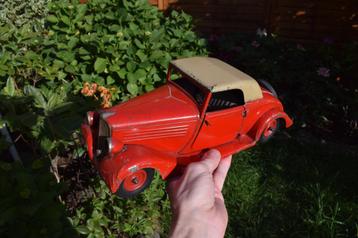Zeldzame oude speelgoed CIJ 1934 Renault vivasport auto beschikbaar voor biedingen