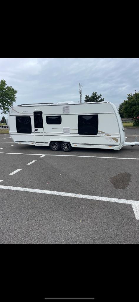 Fendt larimar 590, Caravans en Kamperen, Caravans, Particulier, tot en met 4, 2000 kg en meer, Fendt, Frans bed, Omvormbare zithoek