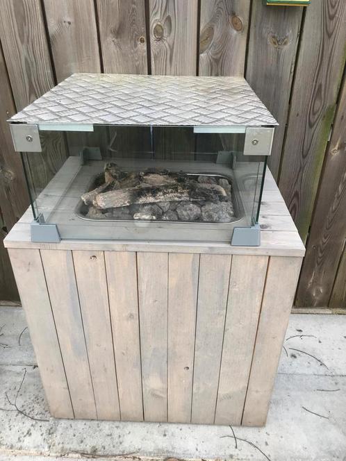 Mooie vuurtafel op gas 1 zomer en winter gebruikt ., Tuin en Terras, Vuurtafels, Zo goed als nieuw, Ophalen