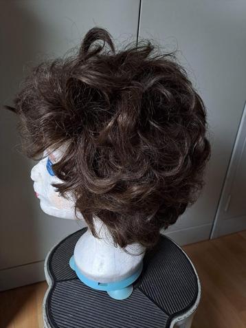 Perruque en cheveux véritables beschikbaar voor biedingen