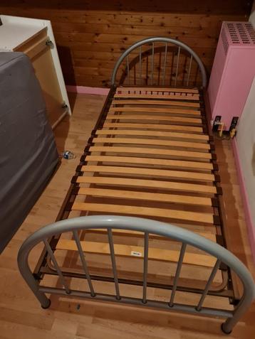 Bed 90x200 metalen frame met lattenbodem beschikbaar voor biedingen