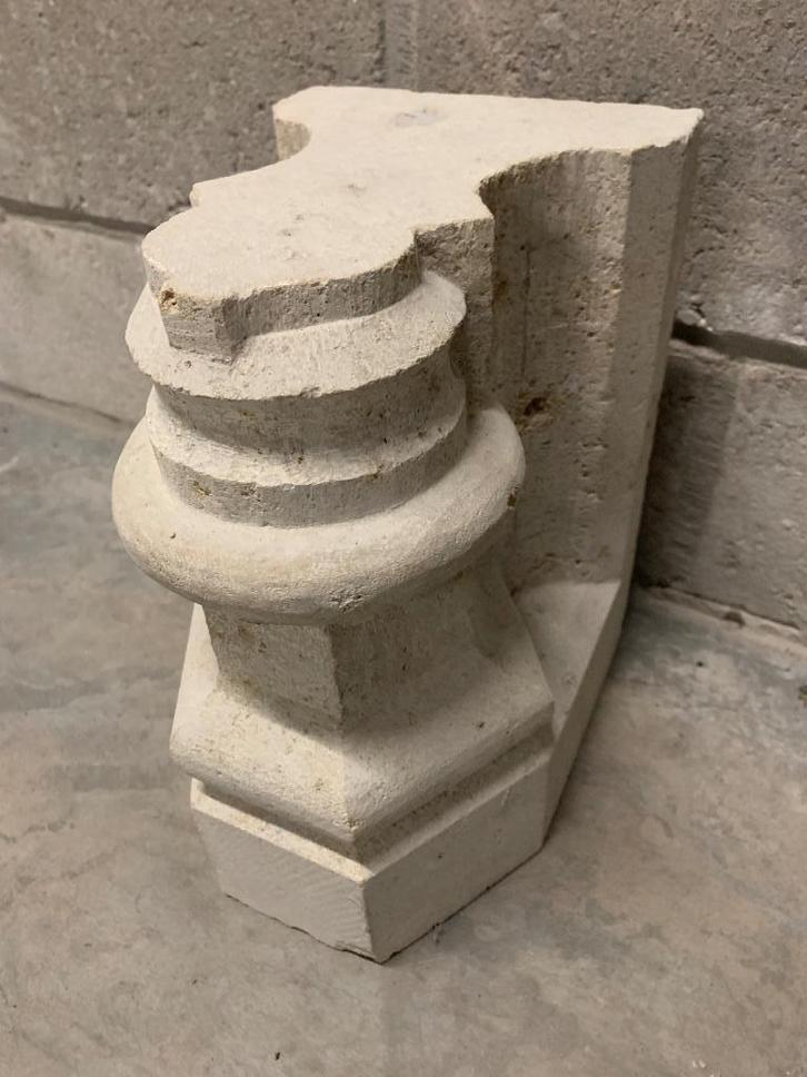 Neogotisch architectonisch mooi object in savonnière steen ., Antiek en Kunst, Curiosa en Brocante, Ophalen