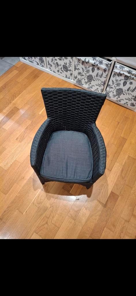 Kinderstoel in imitatie-rotan & kussen - antraciet, Kinderen en Baby's, Kinderstoelen, Zo goed als nieuw, Ophalen