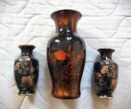 3 Chinese keramische vazen met een zwarte achtergrond, Antiek en Kunst, Ophalen of Verzenden