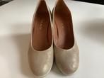 Mooie pumps JHAY, Beige, Ophalen of Verzenden, Zo goed als nieuw, Pumps