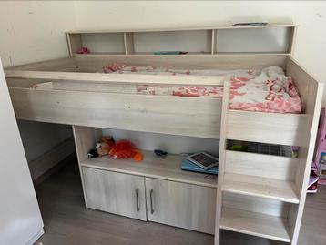 Te koop half hoogslaper beschikbaar voor biedingen