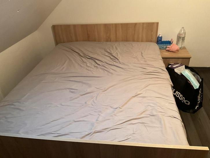 Meuble maison lit double armoire commode table a manger, Maison & Meubles, Chambre à coucher | Lits, Utilisé, Bois, Enlèvement