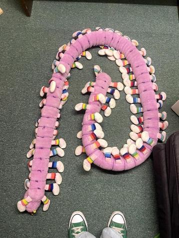 Knuffel duizendpoot beschikbaar voor biedingen