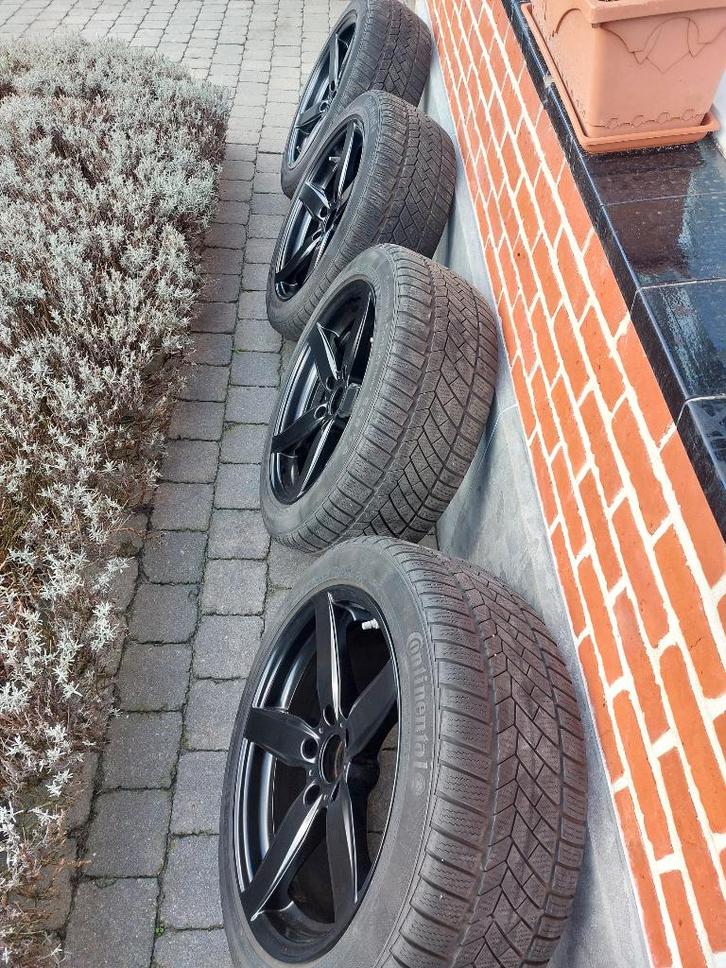 4 banden op sportieve zwarte velgen - BMW - 18 inch, Auto-onderdelen, Banden en Velgen, Band(en), Winterbanden, 18 inch, Personenwagen