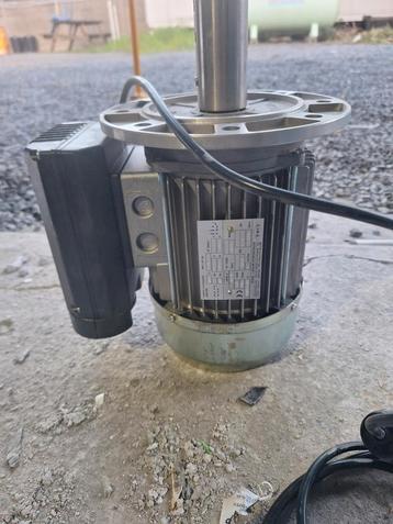 electro motor  met aandrijfas met aansluitstekker 220v beschikbaar voor biedingen
