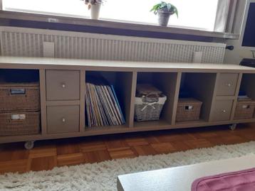 kast op wielen beschikbaar voor biedingen