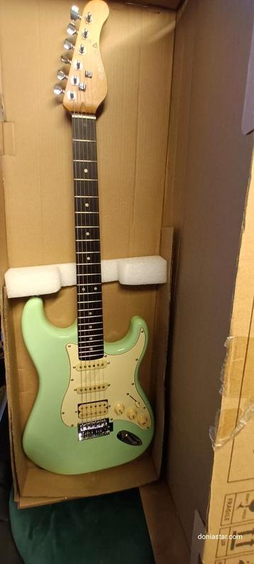 Elektrische gitaat Stratocaster type, nieuw beschikbaar voor biedingen