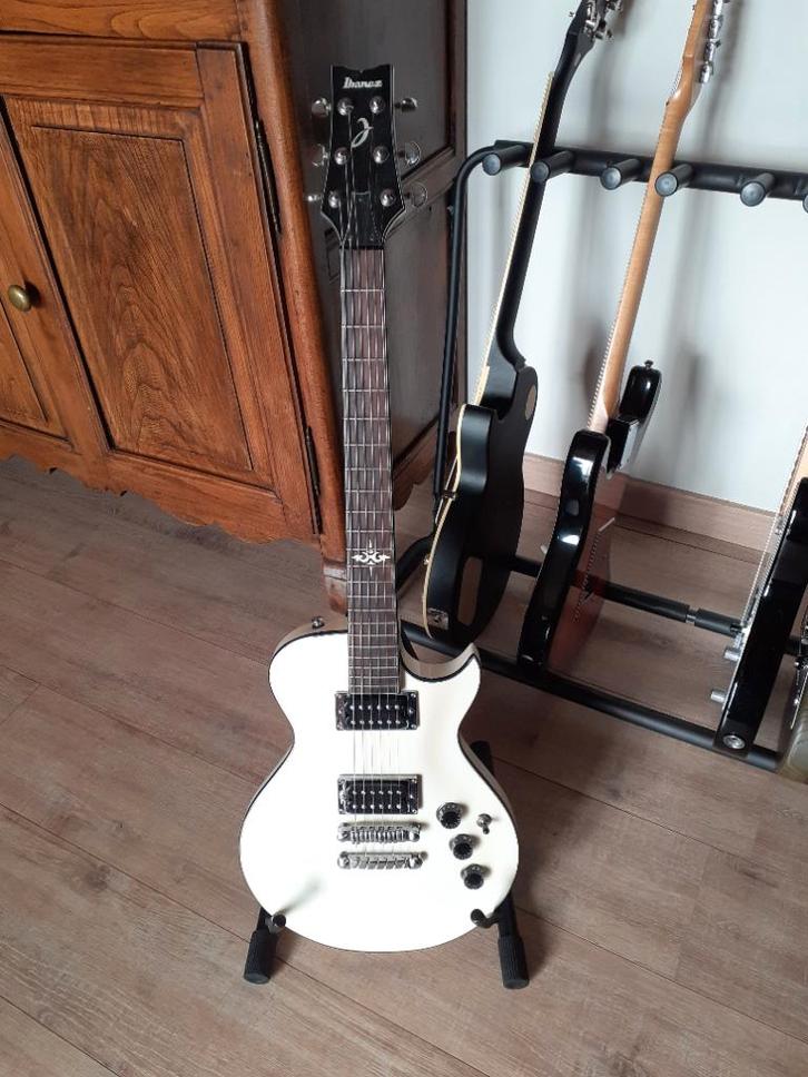 Ibanez single cut metal gitaar, Muziek en Instrumenten, Snaarinstrumenten | Gitaren | Elektrisch, Zo goed als nieuw, Solid body