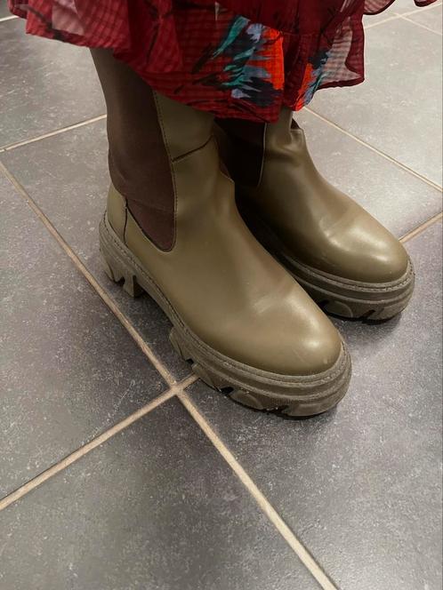 Veganistische kaki laarzen  Studio Céleste • 38, Kleding | Dames, Schoenen, Nieuw, Lage of Enkellaarzen, Groen, Ophalen of Verzenden