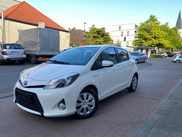 TOYOTA YARIS 1.5i VVT-i /Hybrid/Automaat/2012/58000 km, Auto's, Toyota, Zwart, 4 cilinders, Wit, 5 zetels