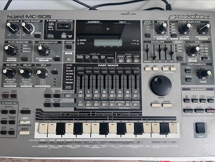 Roland MC-505 Groovebox, Muziek en Instrumenten, Drumcomputers, Zo goed als nieuw, Roland, Ophalen of Verzenden
