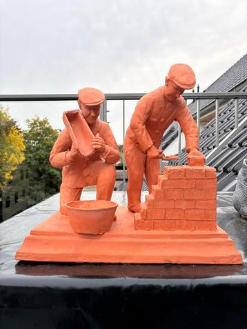 Beeldwerk metsers terracotta beschikbaar voor biedingen