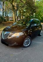 Lancia Ypsilon 1.2i 2013, Auto's, Lancia, Voorwielaandrijving, Stof, 4 cilinders, Zwart
