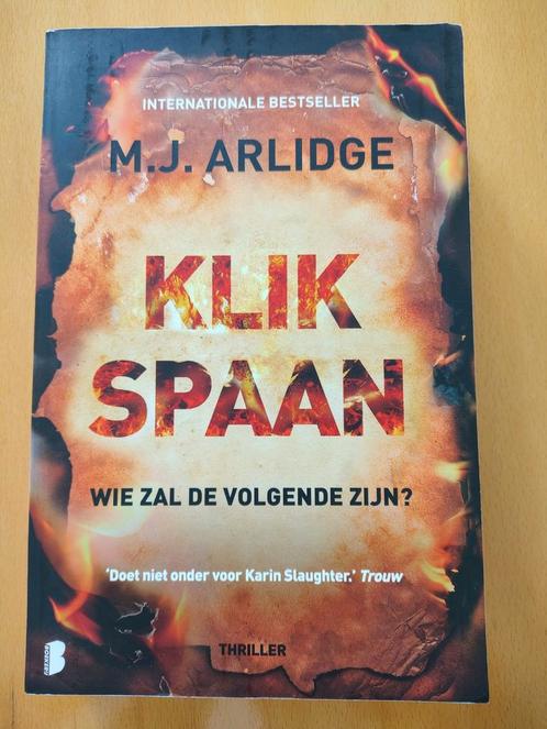 M.J. Arlidge - Klikspaan, Boeken, Thrillers, Zo goed als nieuw, Ophalen of Verzenden