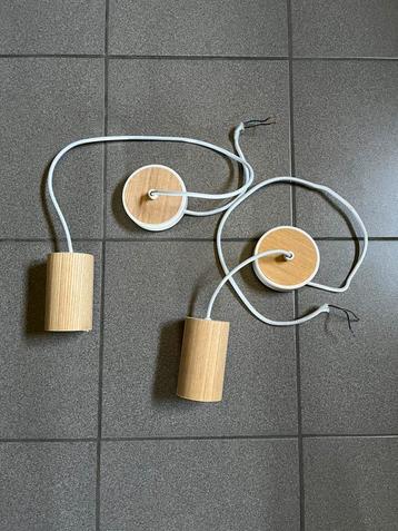 2 hanglampen wit/eik beschikbaar voor biedingen
