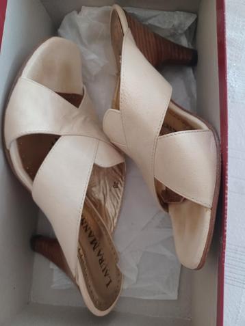 Laura Mannini 38 Schoenen beschikbaar voor biedingen