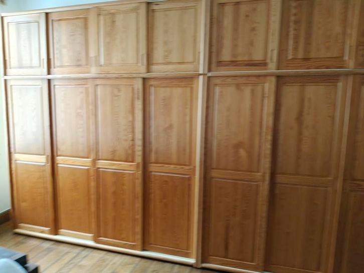 Kledingkast 2 keer 4 deuren, Huis en Inrichting, Slaapkamer | Complete slaapkamers, Zo goed als nieuw, Ophalen