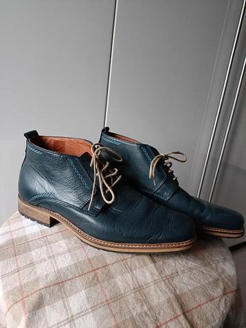 Chaussures en cuir bleues pointure 41-42