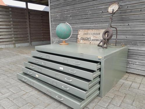 2 gelijke  Vintage stalen industriele ladenkasten jaren 70', Huis en Inrichting, Kasten | Lockerkasten, Ophalen