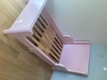 Chambre enfant (lit + commode et table de nuit) beschikbaar voor biedingen