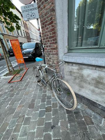 Vintage fiets beschikbaar voor biedingen