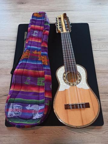 Charango beschikbaar voor biedingen
