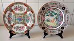 Assiettes en porcelaine de Chine avec support, Antiquités & Art, Enlèvement ou Envoi
