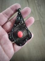 Oude zilveren ketting, Ophalen