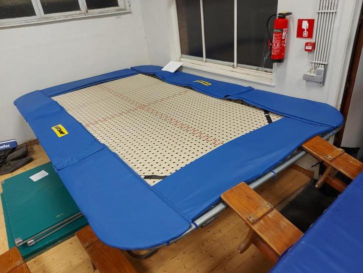 Trampoline EUROTRAMP MASTER 4.5m x 2.7m -  Koopje, Sport en Fitness, Fitnessmaterialen, Zo goed als nieuw, Ophalen
