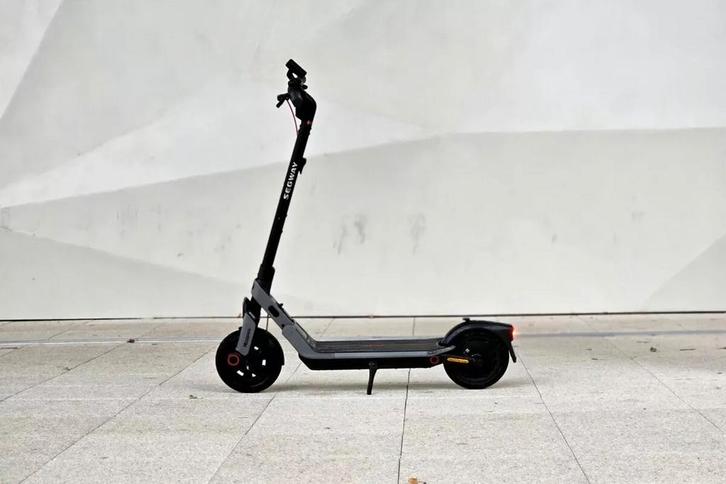 Segway Ninebot E3 pro, Fietsen en Brommers, Steps, Zo goed als nieuw, Ophalen