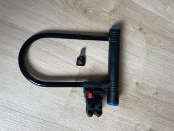 Antivol vélo en U avec support – bon état, Enlèvement ou Envoi, Comme neuf, Cadenas en U