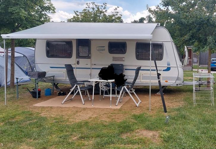 Caravan Fendt Saphir 490 (2010), Caravans en Kamperen, Caravans, Particulier, tot en met 4, 1250 - 1500 kg, Rondzit, Fendt, Dwarsbed