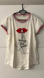 Q/S witte T-shirt met lippenprint, Vêtements | Femmes, T-shirts, Manches courtes, Enlèvement ou Envoi, Taille 36 (S), Porté