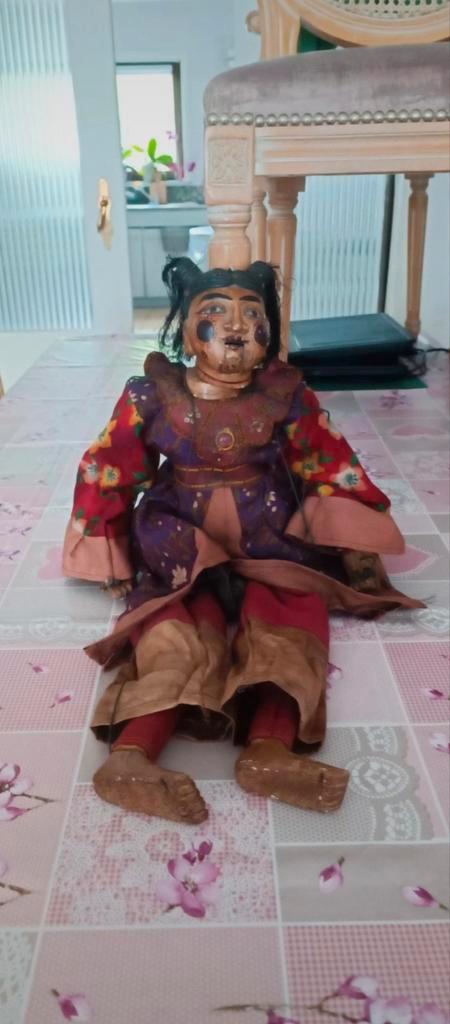 Oude Aziatische poppenpop Birmese Tibet China, Verzamelen, Poppen, Zo goed als nieuw, Pop, Ophalen of Verzenden