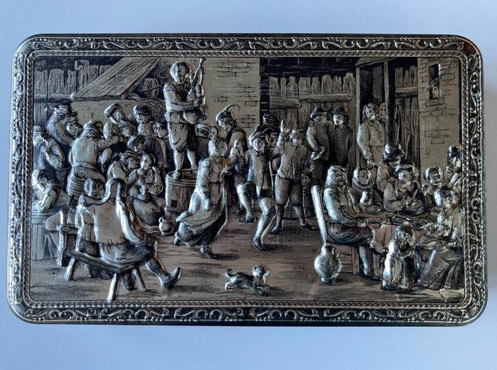 Oude blikken doos met tafereel van een herberg, Verzamelen, Blikken, Gebruikt, Overige, Overige merken, Ophalen of Verzenden