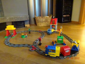 Duplo luxe treinset met groot station, laadruimte en kraan disponible aux enchères