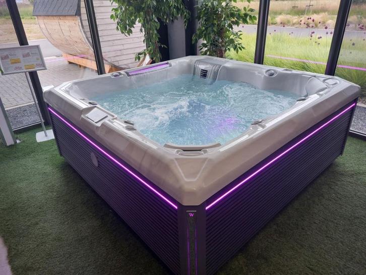 Toonzaalmodel Wellis Atlas Deluxe, Tuin en Terras, Bubbelbaden en Hottubs, Zo goed als nieuw, Vast, Ophalen