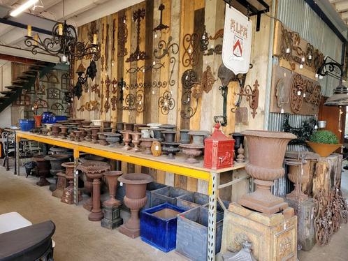 Diverse brocante Franse gietijzeren bloempotten vazen, Tuin en Terras, Tuinvazen, Nieuw, Ophalen of Verzenden