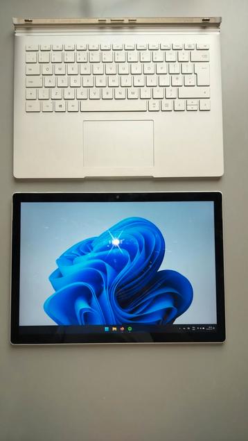 Microsoft Surface Book 2 - 13.5" - i7 - 8GB de RAM, 256 GB, Avec écran tactile, SSD, Intel Core i7