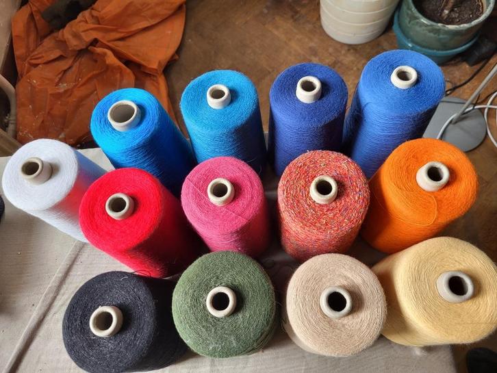 Engelse spoelen van gekamd katoen van Fairfield Yarns, Hobby en Vrije tijd, Naaien en Fournituren, Zo goed als nieuw, Garen of Naald(en)