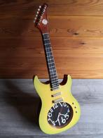 Klok in de vorm van een gitaar, Verzamelen, Overige Verzamelen, Ophalen