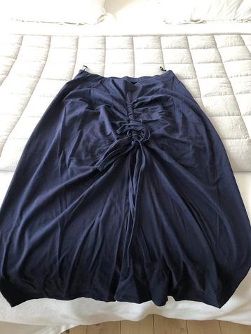 CORA KEMPERMAN ROK BLAUW MET OPTREKLINT MEFIUM ZGSTAAT, Enlèvement ou Envoi, Comme neuf, Taille 38/40 (M), Bleu